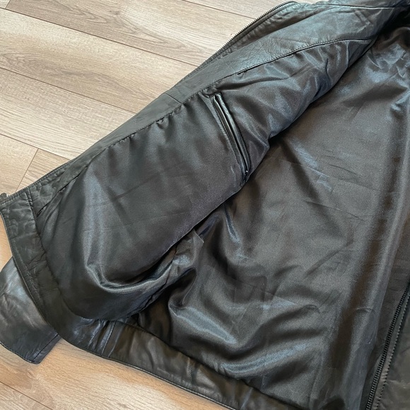 Men's Black Leather Jacket - Picture 4 of 7